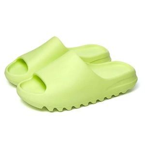 Adidas Yeezy Slide: Glow Green